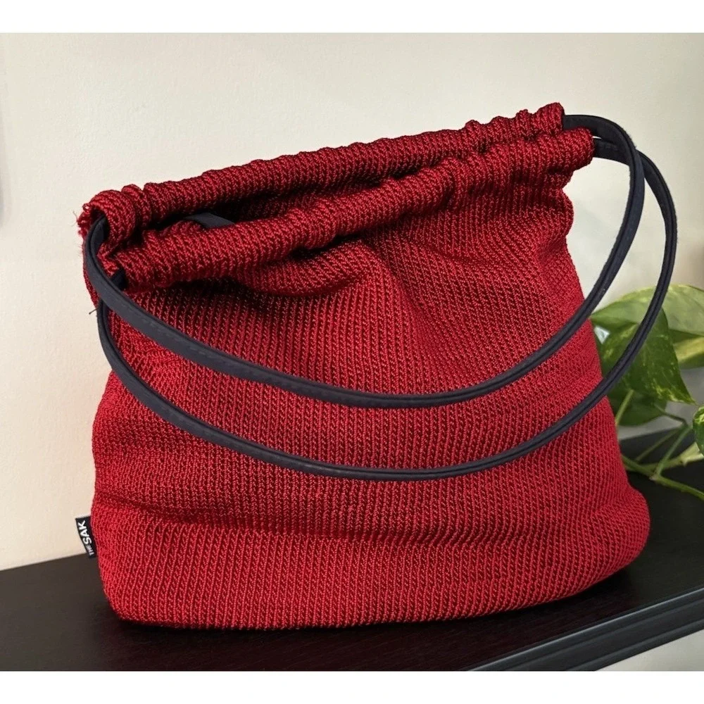 THE SAK Knit Midi Hobo Purse Handbag Snap Zip Pocket Nautical Coastal Red Navy‎